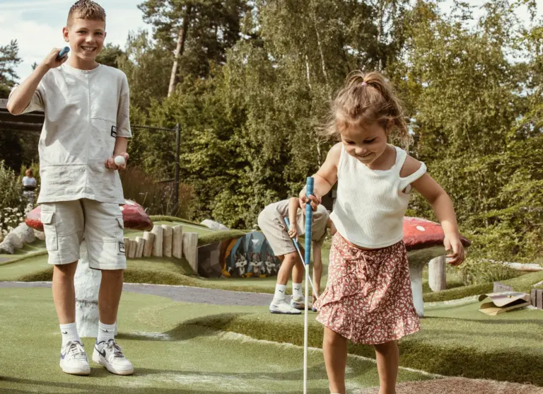 Camping de kleine wolf faciliteit adventuregolf meisje jongen kopie min