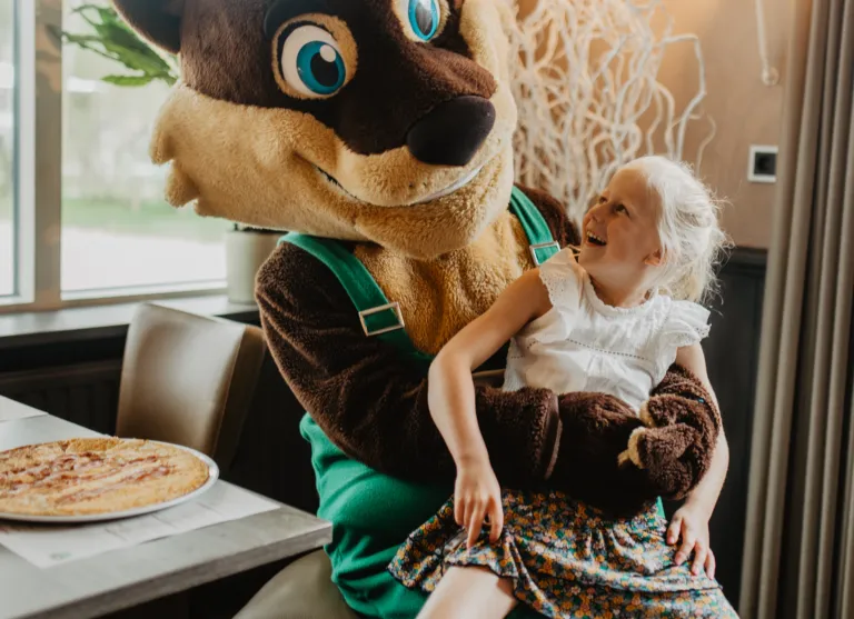 Camping de kleine wolf faciliteit horeca pannenkoeken knuffelen wolfie 2