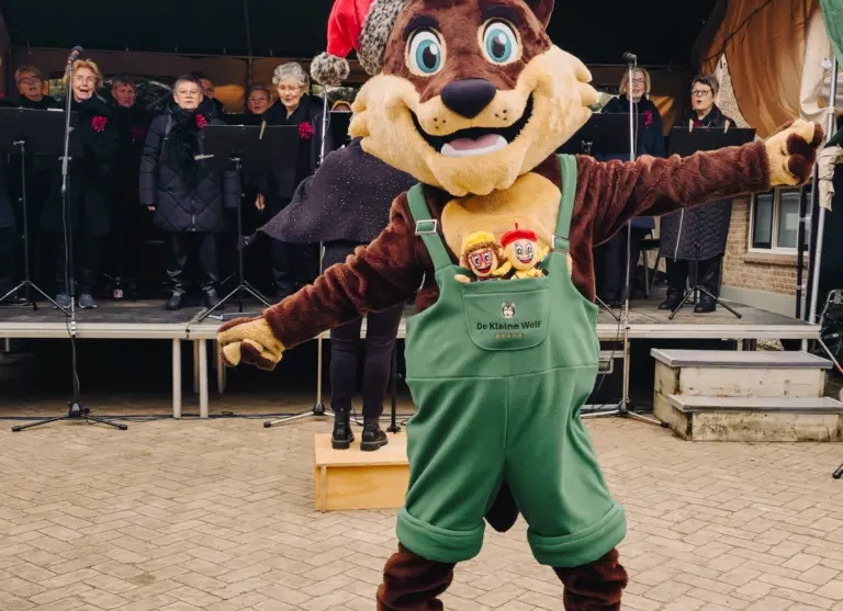 Wolfie met koor