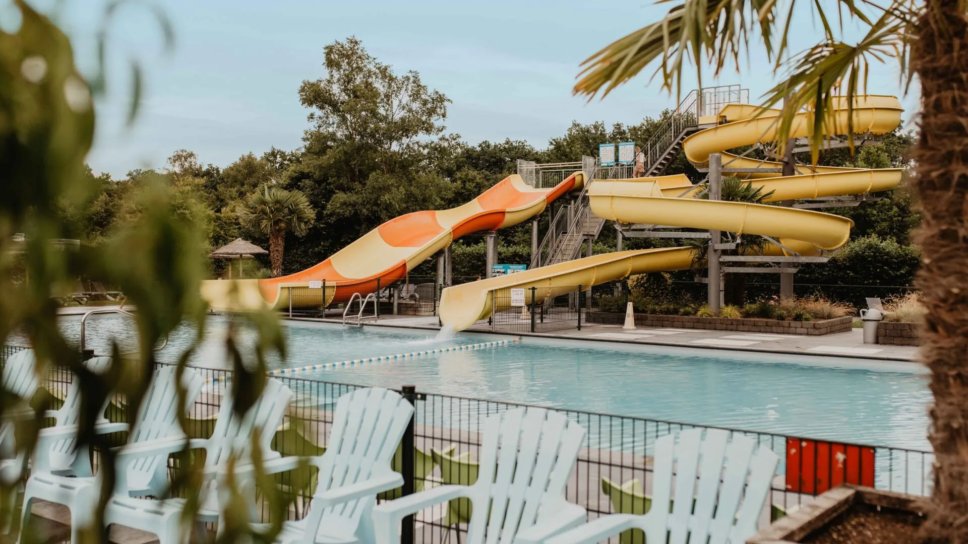 Camping de kleine wolf faciliteit zwembad glijbanen diep bad blauw